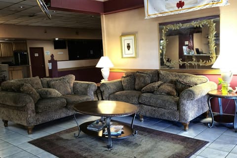 Castle Inn & Suites by OYO Lawton Hotel in Lawton