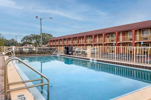 Econo Lodge Inn & Suites Maingate Central Hotel in Kissimmee