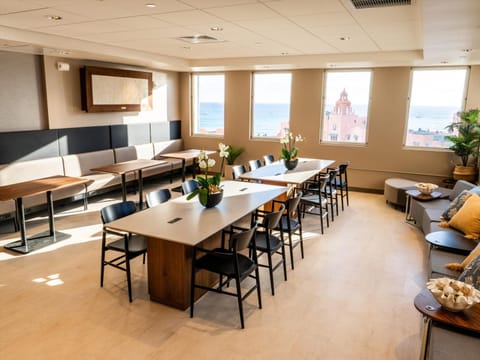 FIRST CABIN INTERNATIONAL HAWAII Capsule hotel in Honolulu