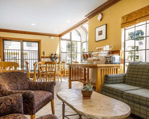 Shared lounge/TV area