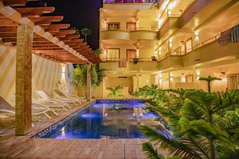 Swimming pool