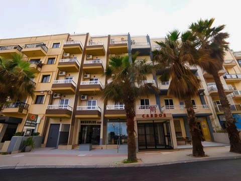 Qawra Point Holiday Complex Apartment hotel in Saint Paul's Bay
