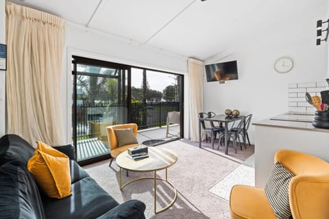 Shared lounge/TV area