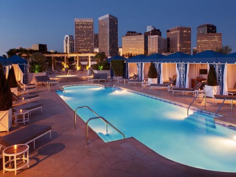 Swimming pool [outdoor]