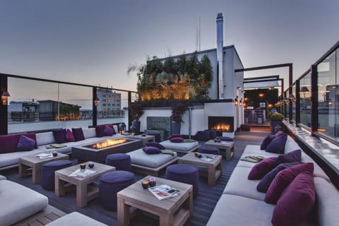 Bar/lounge