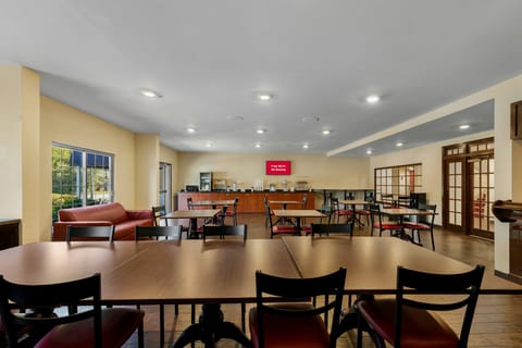 Red Roof Inn & Suites Albany, GA Hotel in Albany