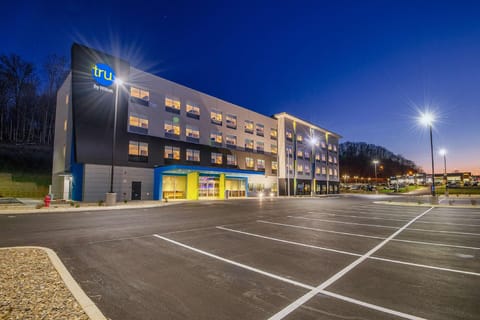 Tru by Hilton West Bristol TN Hotel in Bristol