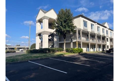 Studio 6 Suites Norcross, GA Hotel in Peachtree Corners