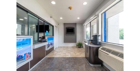 Motel 6 Rolling Meadows, IL - Chicago Northwest Hotel in Rolling Meadows