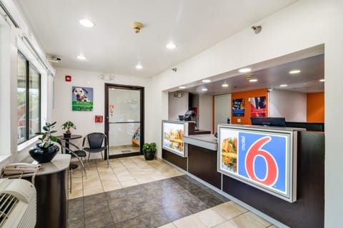 Motel 6 Rolling Meadows, IL - Chicago Northwest Hotel in Rolling Meadows