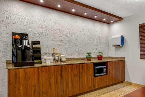 Motel 6 Elk Grove Village, IL - O'Hare Hotel in Des Plaines