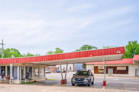 OYO Holiday Capri Motel & Rv Park Hotel in Arkansas
