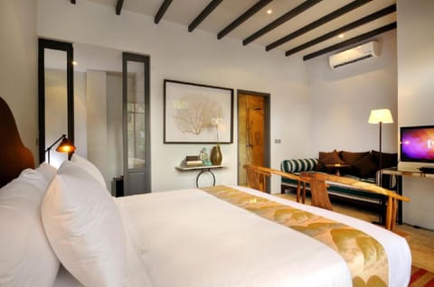 Room & Vespa Suite 1 Hotel in Kuta