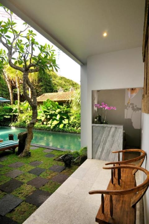 Room & Vespa Suite 1 Hotel in Kuta