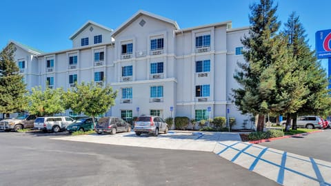 Studio 6 Belmont, CA  San Francisco - Redwood Hotel in Redwood Shores