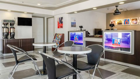 Studio 6  Fresno, CA - Extended Stay Hotel in Fresno