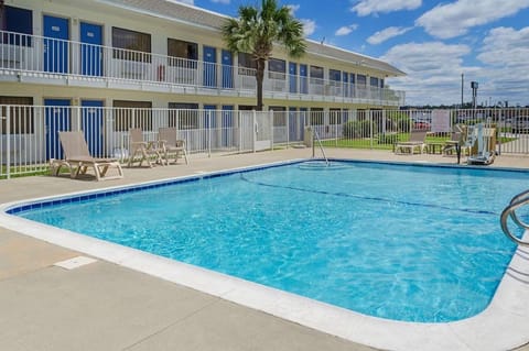 Motel 6 Gulfport, MS – Airport Hotel in Gulfport