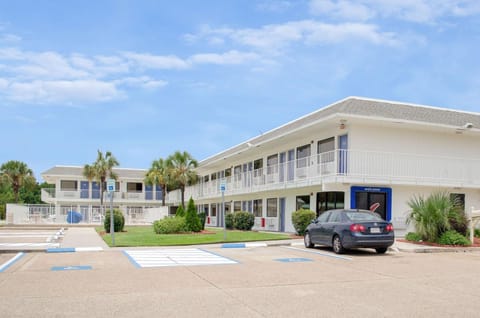 Motel 6 Gulfport, MS – Airport Hotel in Gulfport
