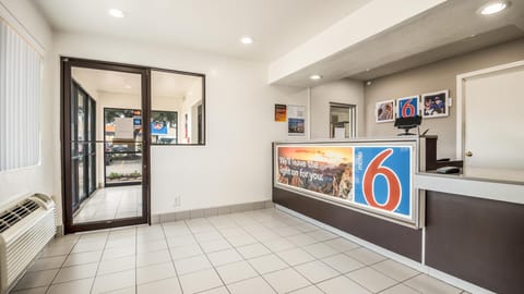 Motel 6 College Station, TX - Bryan Hotel in College Station