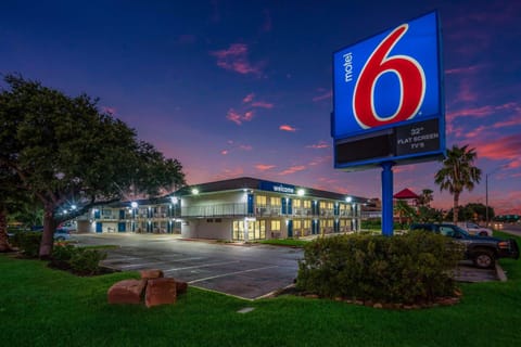 Motel 6 College Station, TX - Bryan Hotel in College Station