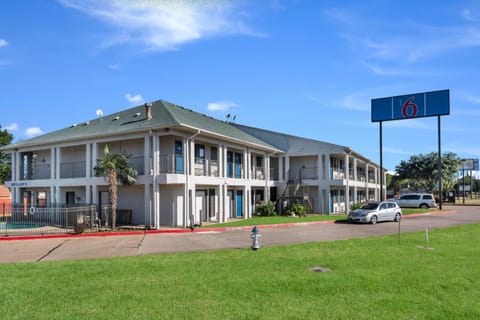 Motel 6 Irving, TX - Loop 12 Hotel in Irving