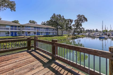 Motel 6 Oakland, CA - Embarcadero Hotel in Fruitvale