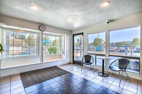 Motel 6 Oakland, CA - Embarcadero Hotel in Fruitvale