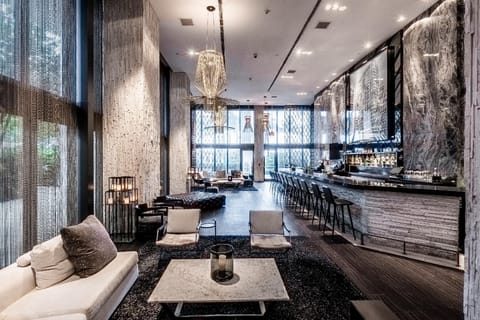 Bar/lounge