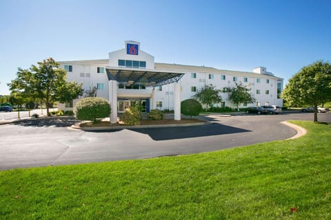 Motel 6 Brooklyn Center, MN - Minneapolis Hotel in Brooklyn Center