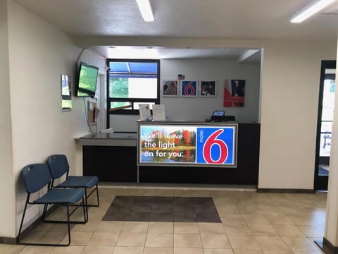 Motel 6 Nashville, TN - Airport Hotel in Hermitage