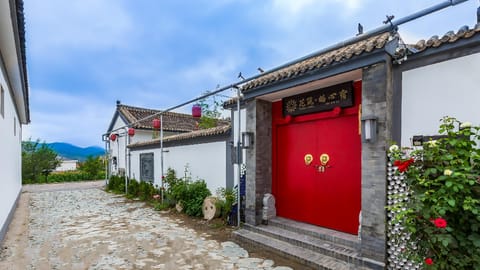 Floral Hotel Beijing Guxinshu Courtyard Liugou Folk Resort Hotel in Beijing