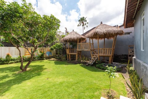 Urbanview Asung 2 Guesthouse near Canggu Resort in North Kuta