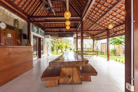 Urbanview Asung 2 Guesthouse near Canggu Resort in North Kuta