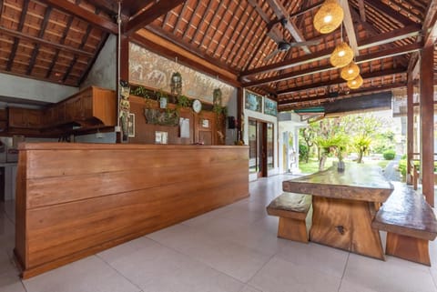 Urbanview Asung 2 Guesthouse near Canggu Resort in North Kuta