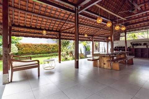 Urbanview Asung 2 Guesthouse near Canggu Resort in North Kuta