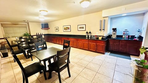 Studio 6 Suites Portland OR- I-5/OHSU Hotel in Portland