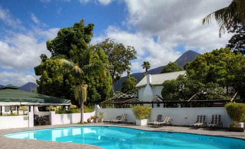 Swimming pool [outdoor]