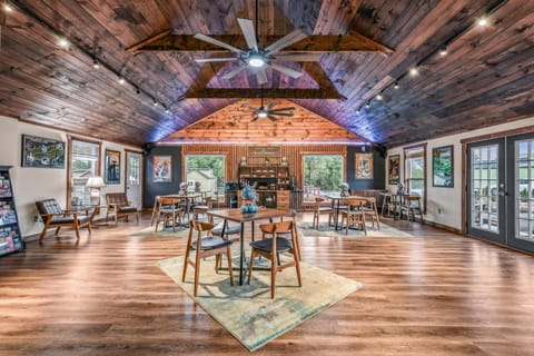 Shared lounge/TV area