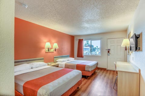 Motel 6 Stockton, CA - Charter Way West Hotel in Stockton