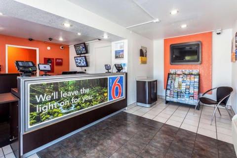 Motel 6 Sacramento, CA - Downtown Hotel in Sacramento