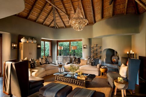 Shared lounge/TV area