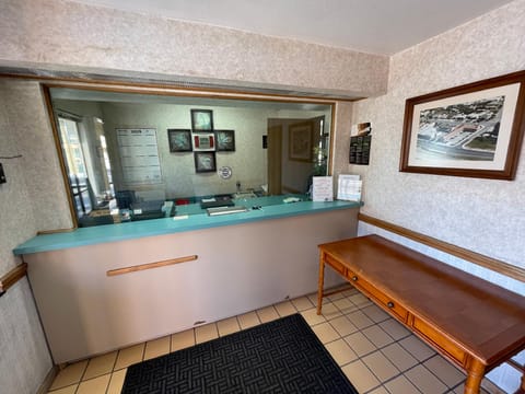 Travelers Inn Hotel in Castro Valley