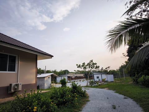 Wae Phak Stay Hostel@Khok Kloi Hotel in Khok Kloi