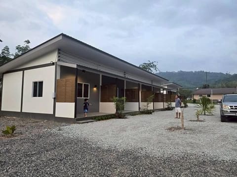 Wae Phak Stay Hostel@Khok Kloi Hotel in Khok Kloi