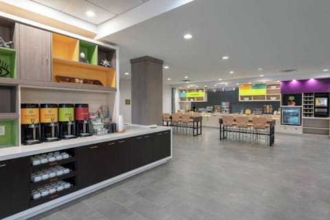 Home2 Suites by Hilton Indianapolis Airport Hotel in Indianapolis
