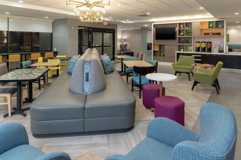 Home2 Suites by Hilton Indianapolis Airport Hotel in Indianapolis