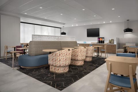 Shared lounge/TV area