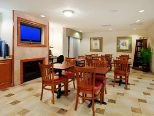 Atherton Park Inn and Suites Hotel in Atherton