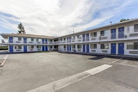 Super 8 by Wyndham Santa Clara Hotel in Santa Clara