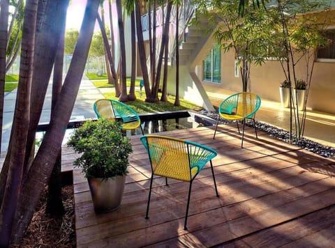 1818 Meridian House Hotel in Flamingo Lummus